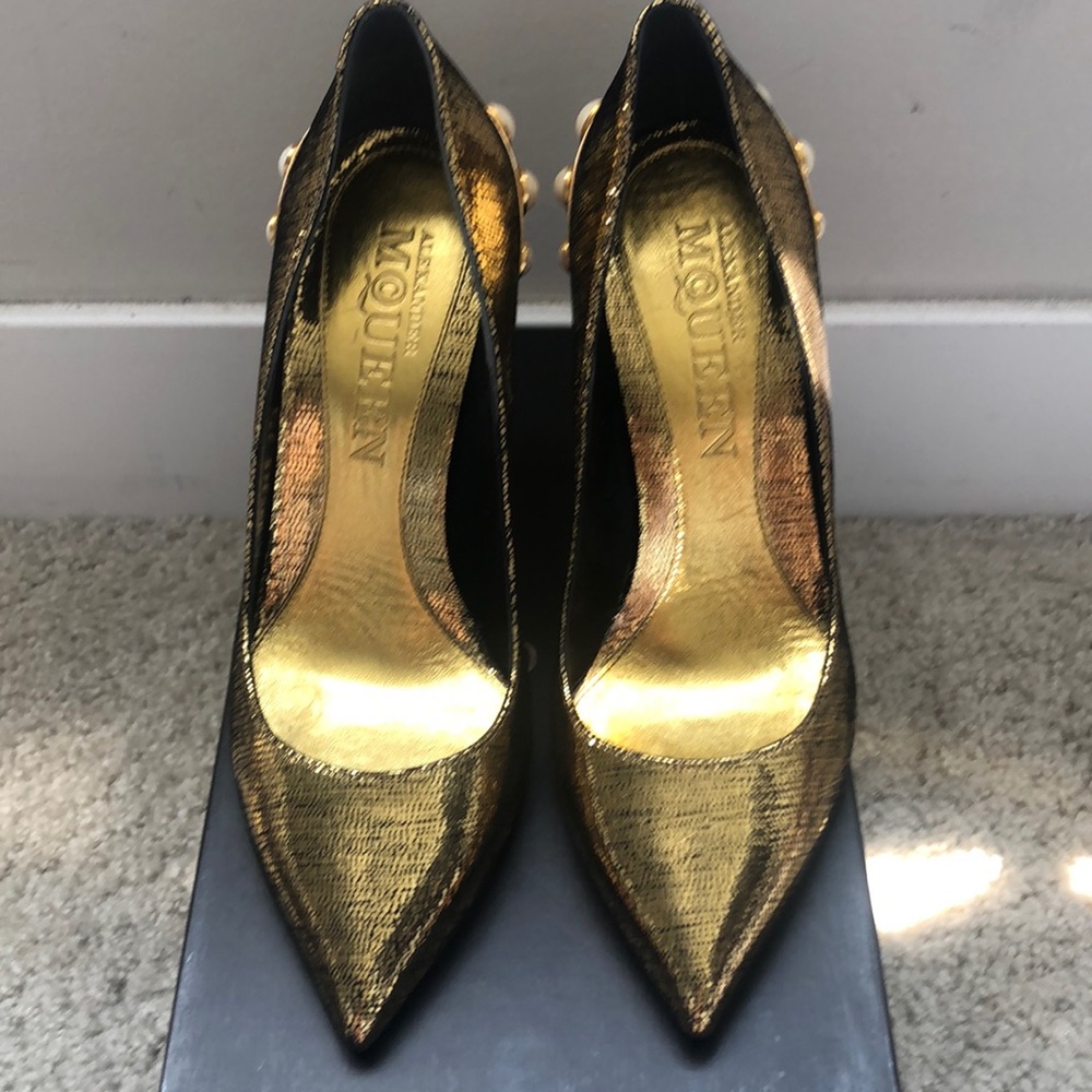 Alexander McQueen Metallic Gold Pump